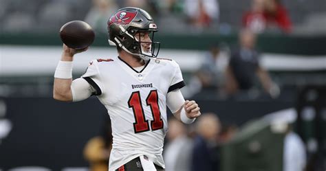 Bucs QB John Wolford Stretchered off with Neck Injury vs. Jets, Taken to Hospital | News, Scores ...