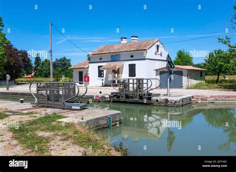 Canal Lateral De Garonne Banque De Photographies Et Dimages à Haute Résolution Alamy