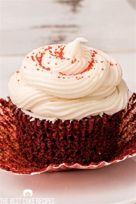 Red Velvet Cupcakes With Creamy Frosting The Best Cake Recipes