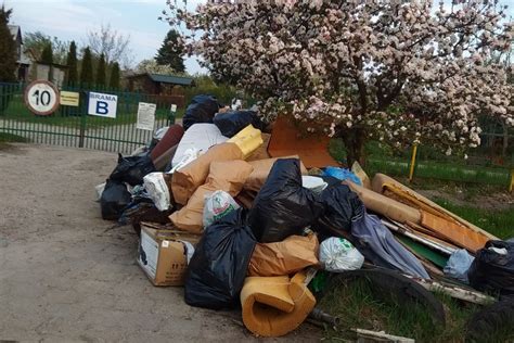 Skrzynka skarg Znów mamy wysypisko śmieci przy bramie do ogródków