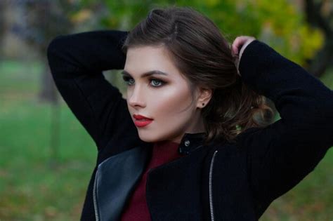 Premium Photo Perfect Brunette Woman Outdoors Cute Female Face Closeup