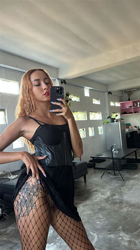 Too Hot To Handle R Hotchickswithtattoos