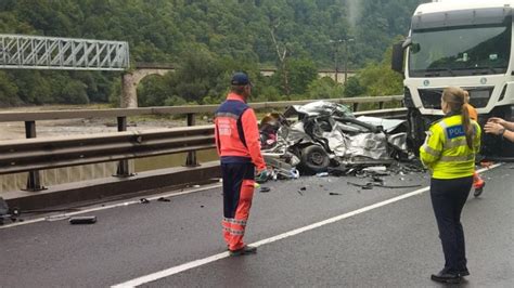 Povestea familiei care a fost spulberată de TIR pe Valea Oltului