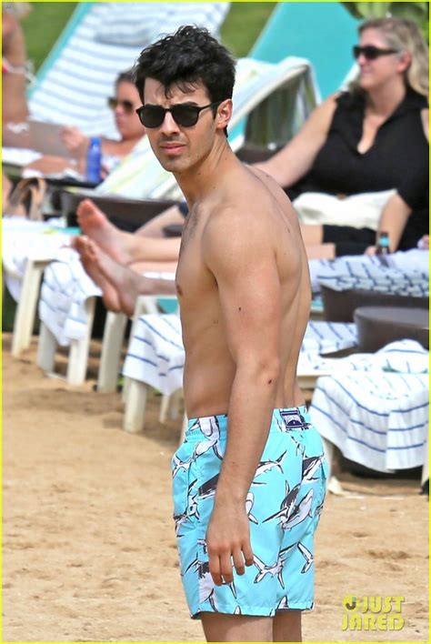 Joe Jonas Shirtless Beach Frisbee Player In Hawaii Photo 3023734