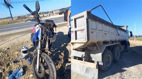 Motociclista fica gravemente ferido após se chocar traseira de