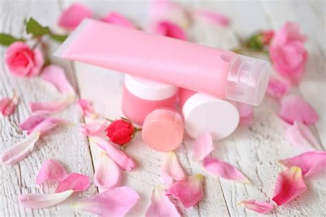 Premium Photo Cosmetics With Rose Extract Pink Face Cream Gel For Washing With Rose Extract