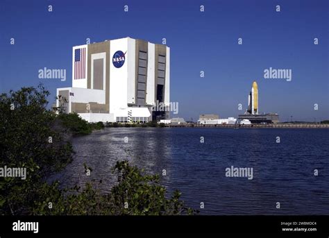 Centro Espacial Kennedy Fla Visto Desde El Otro Lado De La Cuenca