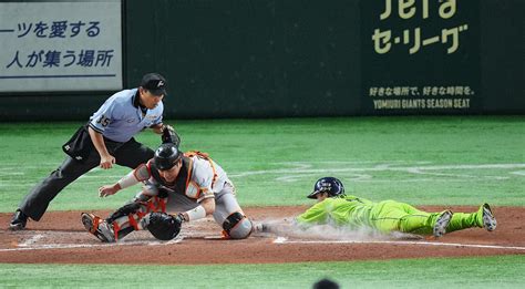 【ヤクルト】6回に一気逆転 中村悠平のスクイズで同点、サンタナ2点適時打で勝ち越し プロ野球写真ニュース 日刊スポーツ