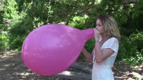 Amber Blow Pops In The Park Hd 1920x1080 Custom Fetish Shoots