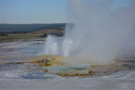 A Thermal Pool At Yellowstone Park Stock Image Image Of Beautiful