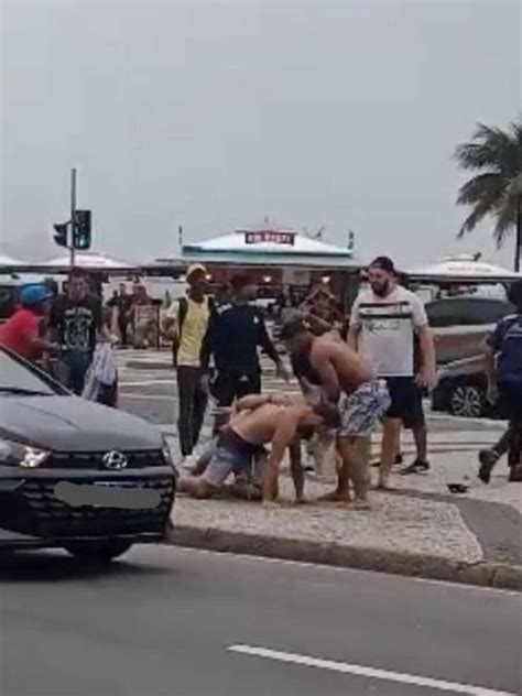 Torcedores De Fluminense E Argentinos Juniors Brigam Na Orla Do Rio