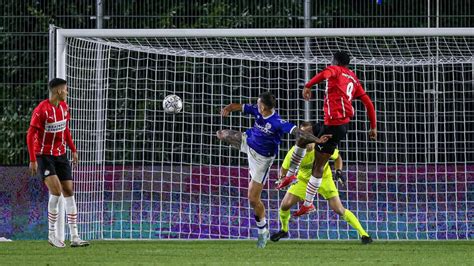 Dordrecht Slaat Laat Toe Bij Jong Ajax Den Bosch In Extremis Langs