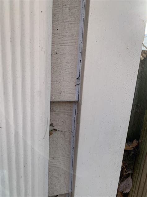 Remove before re-caulking siding? : r/DIY