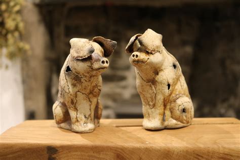 Ceramic Pigs Lancashire Bumblebee Gallery