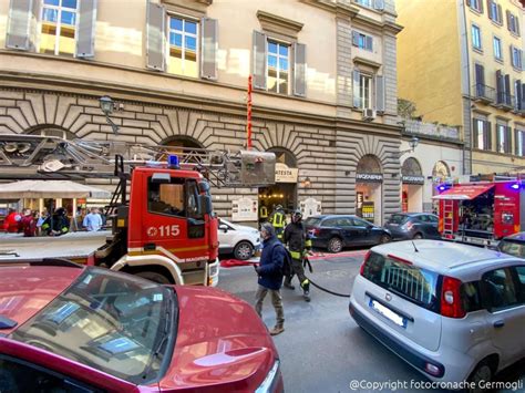 Firenze Incendio In Un Ristorante Chiusa Via Nazionale