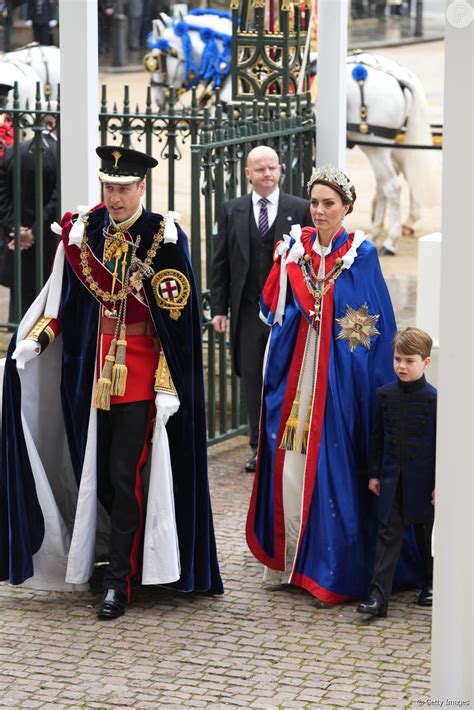 Kate Middleton Arrasa Em Look Na Coroa O Do Rei Charles Iii