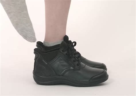 Women's Orthopedic Boots | Rosel Hands-Free Boots - Black – OrthoFeet