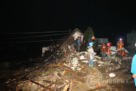 Banjir Bandang Terjang Kota Batu Malang Foto 8 1899769 TribunNews