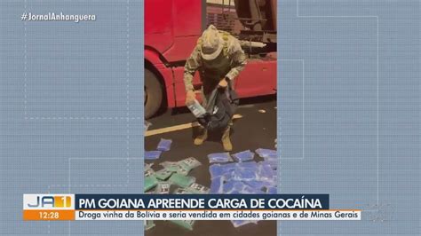 Vídeo Polícia encontra carga de cocaína em caminhão que carregava