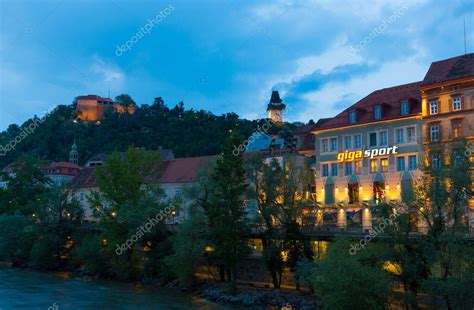 GRAZ AUSTRIA 2 DE MAYO El Sclossberg Al Atardecer Del 2 De Mayo De