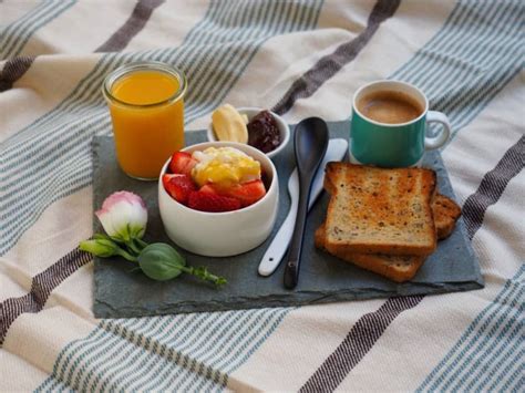 Delightful Breakfasts On Trays To Make You Feel Like A Duchess The