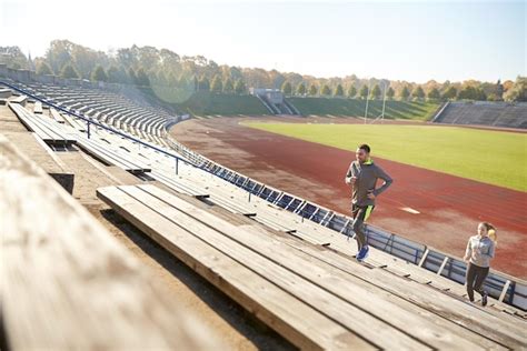 Concepto De Fitness Deporte Ejercicio Y Estilo De Vida Pareja Feliz