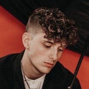 jvke - Age, Family, Bio | Famous Birthdays