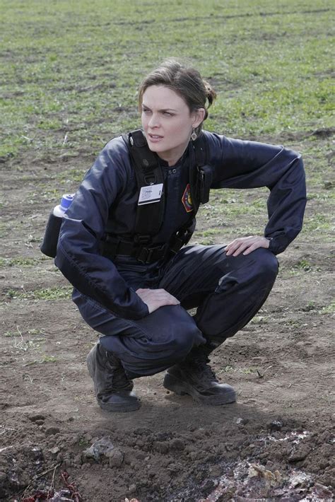 Hires 2x20 Spaceman In A Crater Emily Deschanel Bones Tv Series