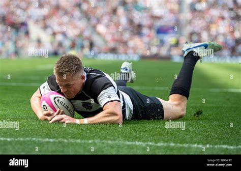 Gareth Anscombe Of The Barbarians Scores A Try During The Killik Cup