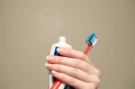 Modified Stillman Tooth Brushing Technique (with Pictures) | eHow