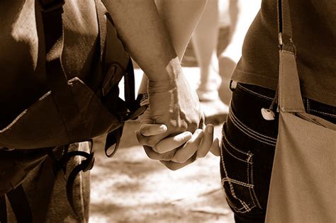 Intertwined Hands Loving Couple Holding Hands In Sydney A Flickr