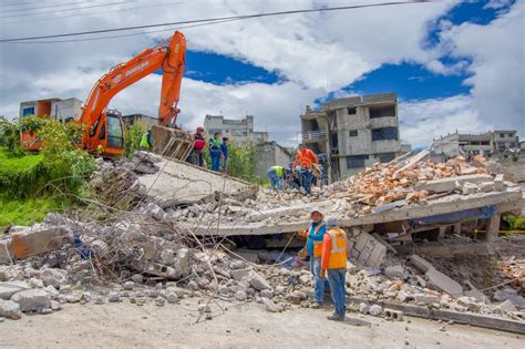 Quito Ecuador April House Destroyed By Earthquake With