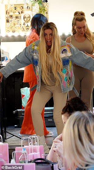 Katie Price Is Greeted By Just 12 Fans As She Arrives At An Edinburgh