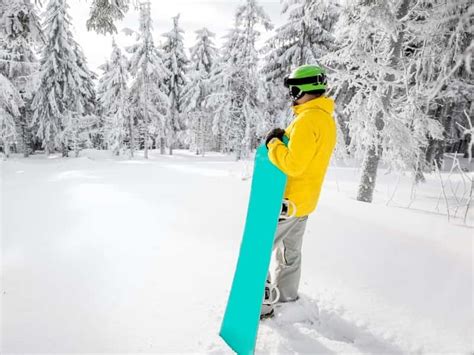 What are Wide Snowboards for? (Explained for Beginners)