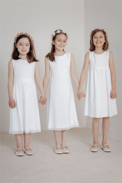 Elegantes Kleidchen für Kinder Ein wadenlanges Mädchenkleid für