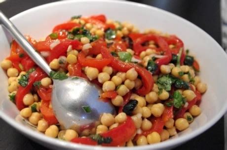 Recette de la salade de pois-chiche et de poivrons au basilic | Pratique.fr