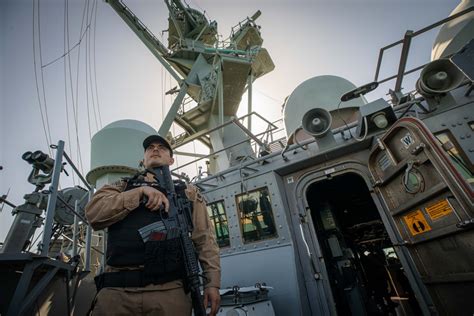 DVIDS - Images - USS Carney Transits the Suez Canal [Image 3 of 4]