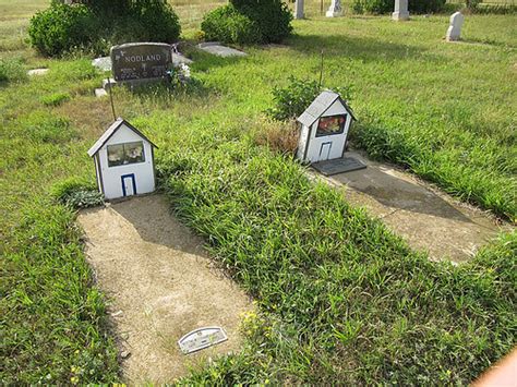 5738 Homemade Grave Markers In Vang Lutheran Cemetery Flickr