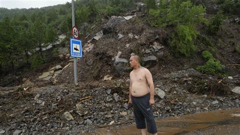 Deslizamento De Terra Na China Deixa Mais De Mortos E Pelo Menos