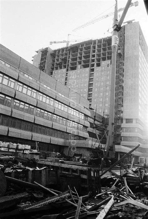 DDR Bildarchiv Berlin Baustelle Zum Neubau Des Bettenhochhauses Der