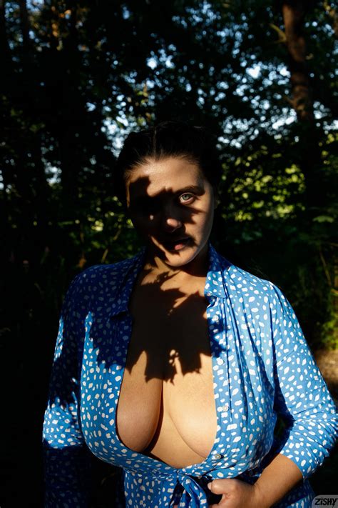 Stacked Babe Vyeta Mustafina Shows Off Her Stunning Big Boobs Outdoors CoedCherry