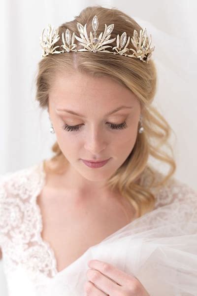 25 Bridal Tiaras Fit for the Everyday Princess | BridalGuide