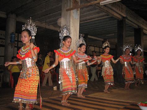 tarian ngajat iban sarawak terpopuler