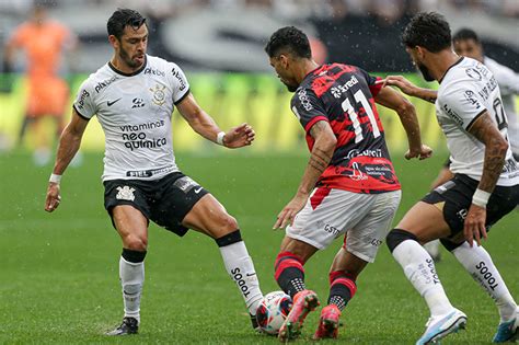 Corinthians erra nos pênaltis e é eliminado do Paulistão