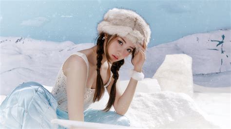 Huh Yunjin Wallpaper 4K, 5K, K-pop singer