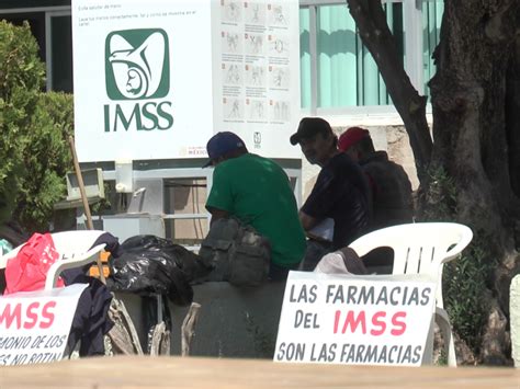 Se Manifiestan En El Imss Por Falta De Medicamentos Y Citas