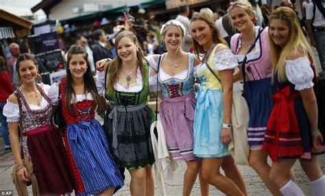 20191012 dress pr0n oktoberfest.jpg