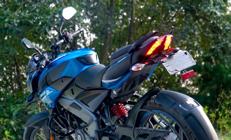 Bajaj Pulsar NS 125 First Ride Being A Sporty Commuter