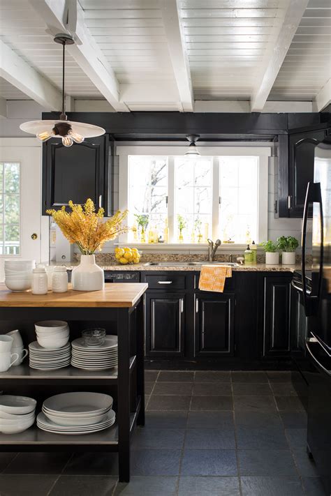 The 10 Best Black Kitchen Cabinets For A Luxurious Look