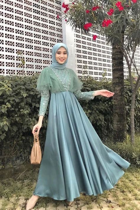 11 Model Gamis Brokat Kombinasi Satin Terbaru Fashionable